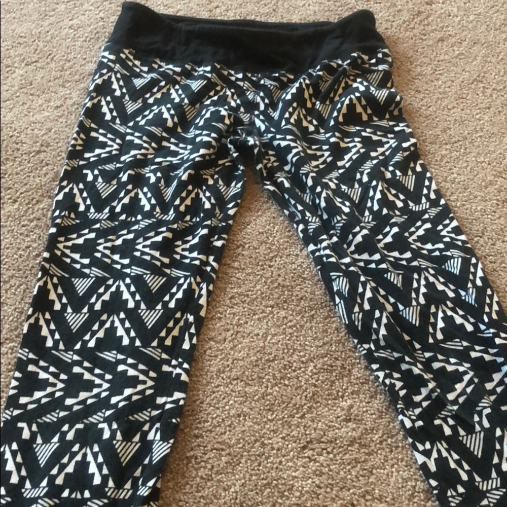 Black and white squat proof leggings